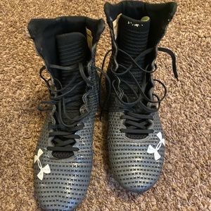 Size 8.5 Men’s UA Clutchfit Football Cleats